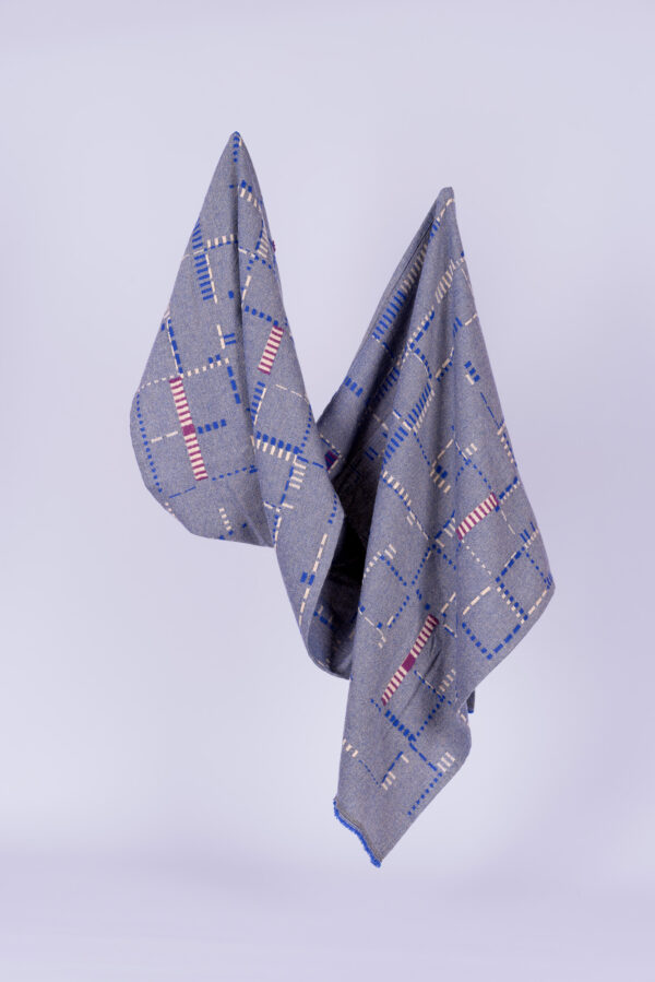 fixed-scarf-blauw-wolvis