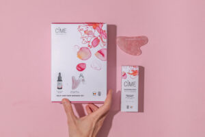 Alternative view of Self-care face massage set | Wild rose serum + Gua sha - Cîme Skincare