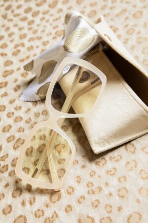 Alternative view of Eyetem | White Sand - Frank and Lucie